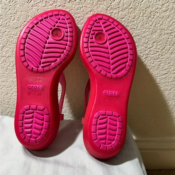 Crocs Women’s S Really Sexi Pink Jelly T-Strap Sandals Velcro Buckle Wedge Sz 9 - Picture 4 of 8